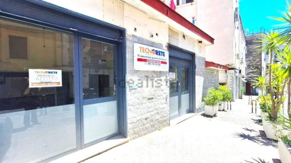 locale commerciale in affitto a Napoli in zona Arenella
