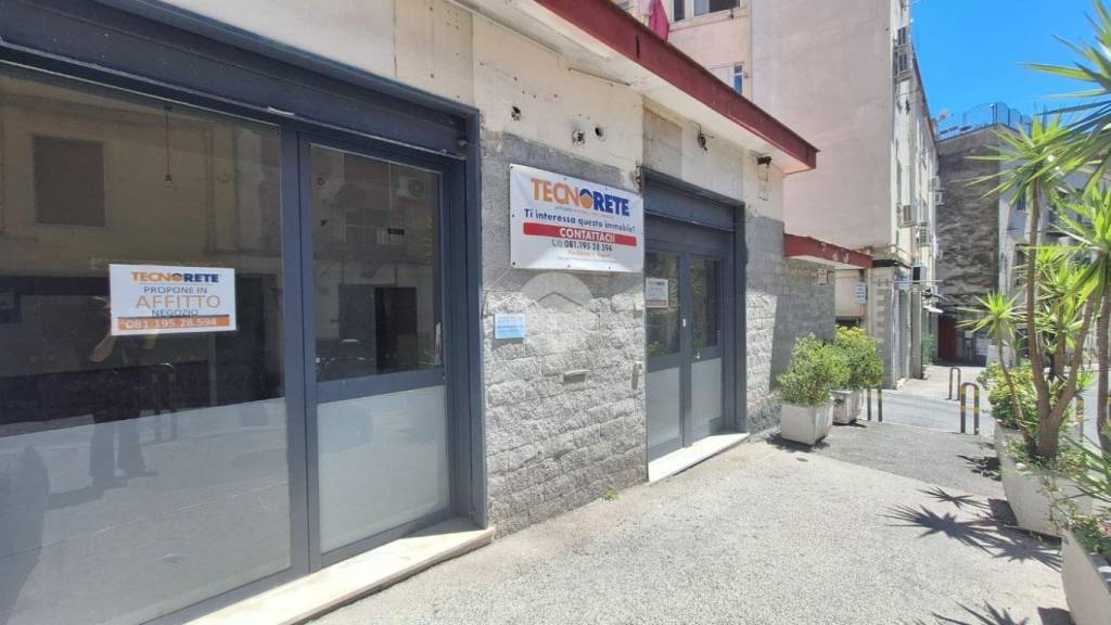 negozio in affitto a Napoli in zona Arenella