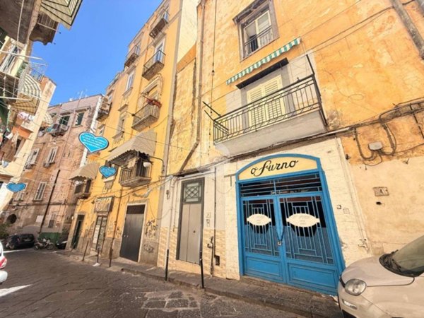 negozio in affitto a Napoli in zona San Ferdinando