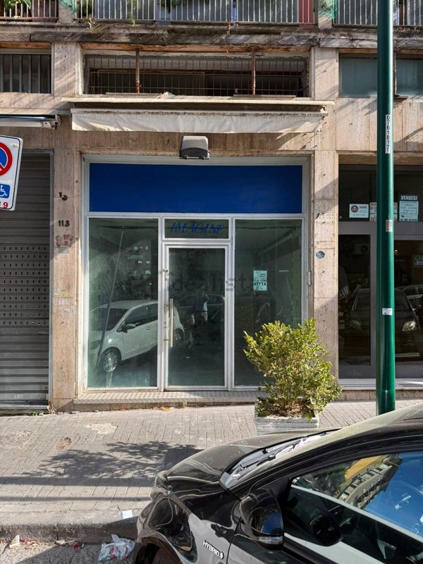 locale commerciale in affitto a Napoli in zona Chiaia