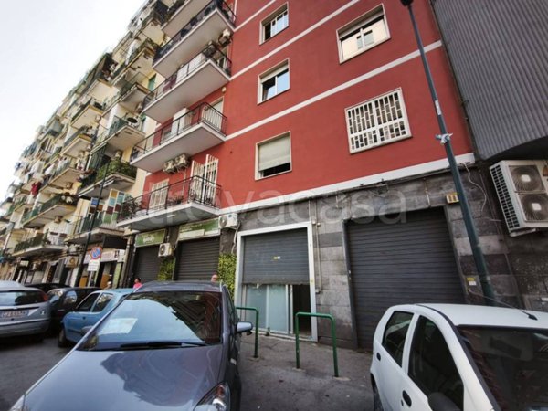 negozio in affitto a Napoli in zona Vomero