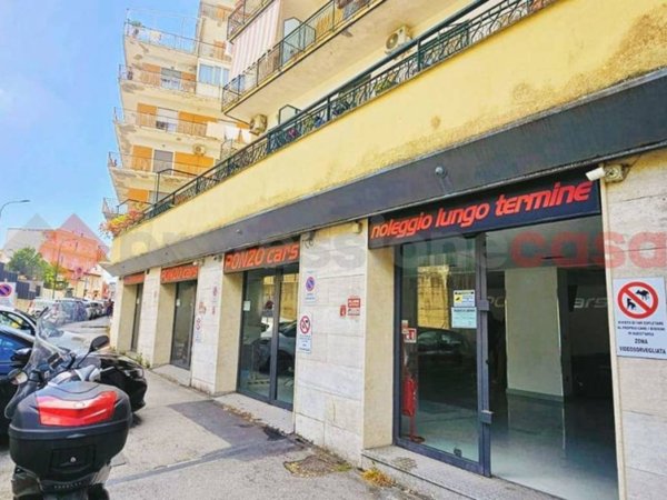 negozio in affitto a Napoli in zona Camaldoli
