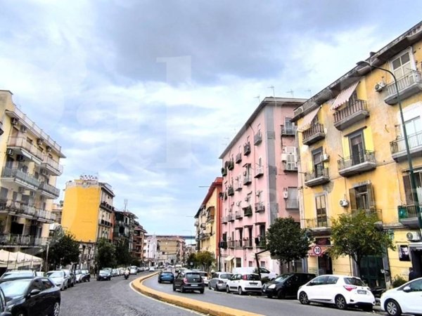 locale commerciale in affitto a Napoli in zona Capodichino
