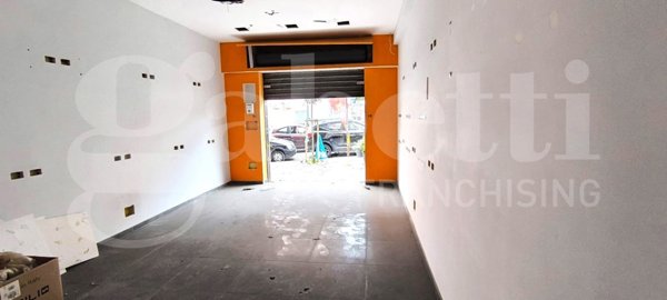 negozio in affitto a Napoli
