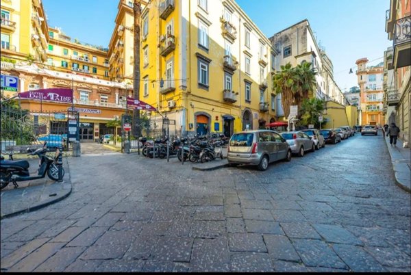 appartamento in affitto a Napoli in zona Chiaia