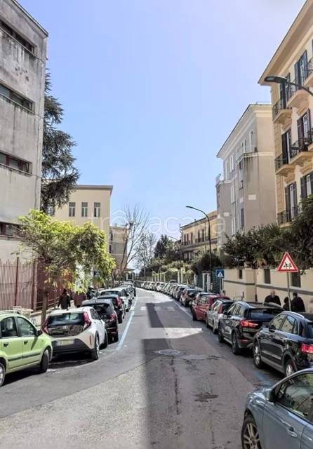negozio in affitto a Napoli in zona Vomero