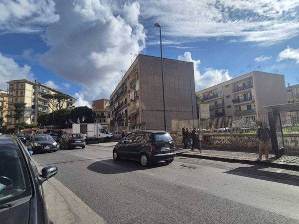 negozio in affitto a Napoli in zona Bagnoli