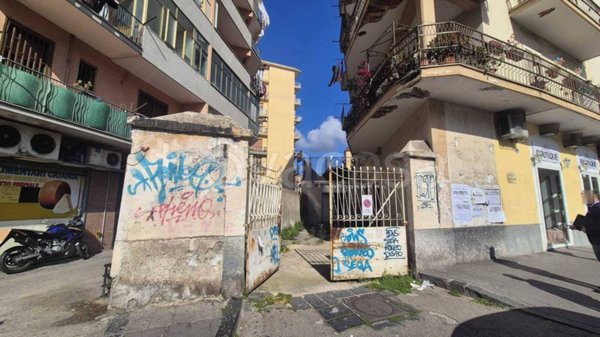 negozio in affitto a Napoli