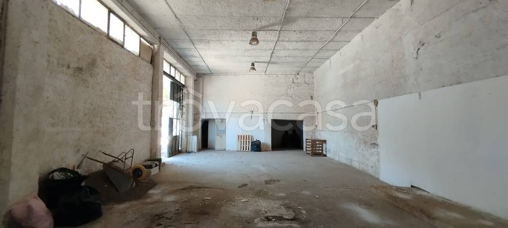 negozio in affitto a Napoli in zona Bagnoli