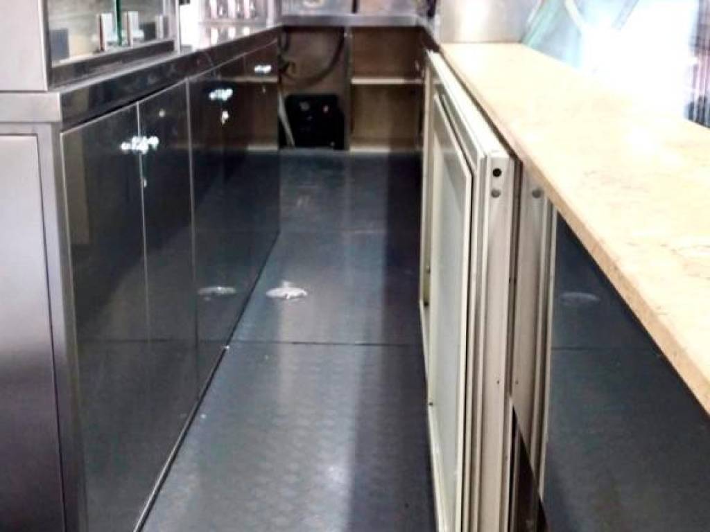 negozio in affitto a Napoli in zona Vomero