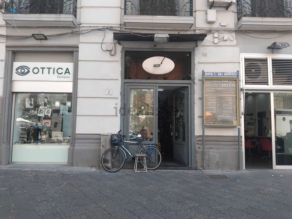 locale commerciale in affitto a Napoli in zona San Ferdinando