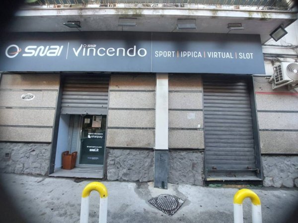 negozio in affitto a Napoli in zona Chiaiano