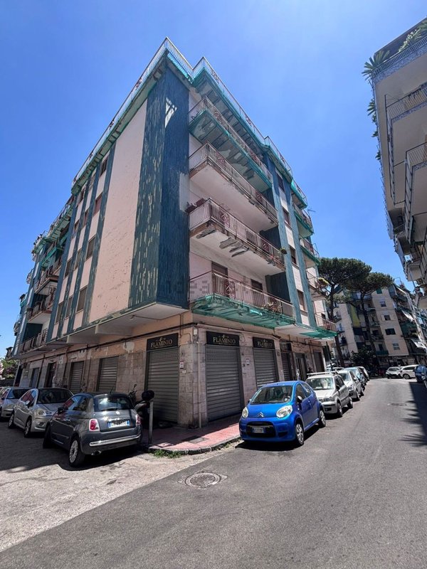locale commerciale in affitto a Napoli in zona Secondigliano