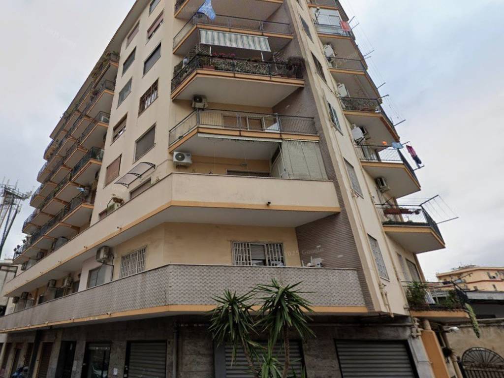 negozio in affitto a Napoli in zona Poggioreale