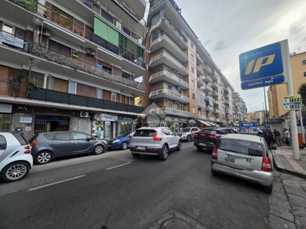 negozio in affitto a Napoli in zona Bagnoli