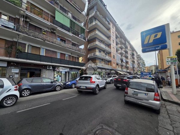 negozio in affitto a Napoli