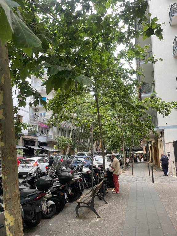 negozio in affitto a Napoli in zona Vomero