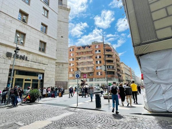 negozio in affitto a Napoli