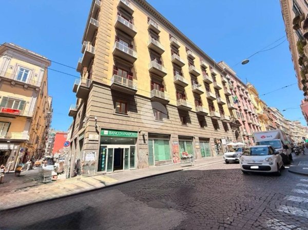 negozio in affitto a Napoli