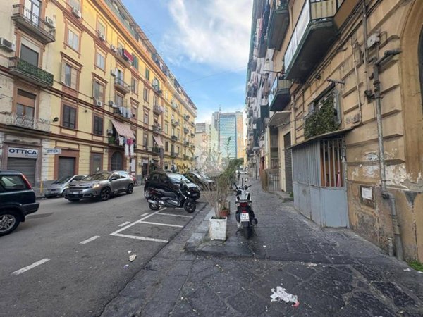 locale commerciale in affitto a Napoli