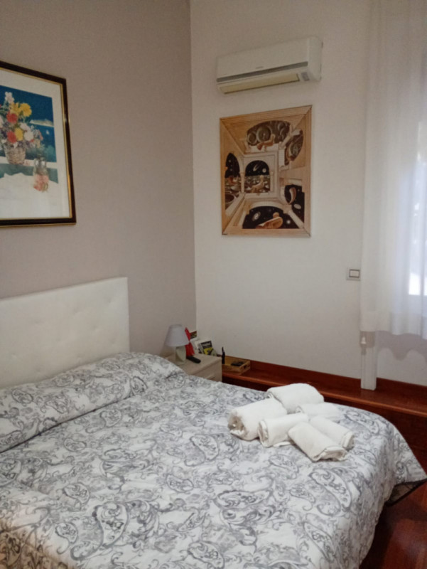 appartamento in affitto a Napoli in zona Chiaia