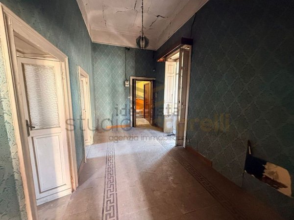 appartamento in affitto a Napoli in zona San Carlo all'Arena