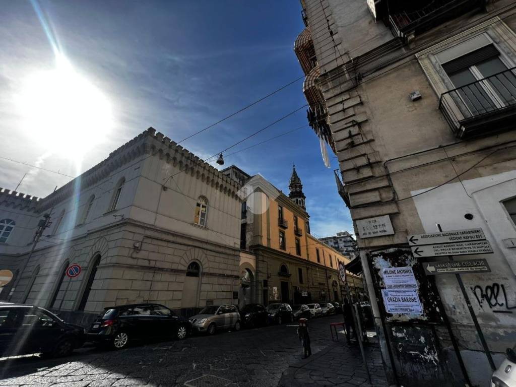 negozio in affitto a Napoli in zona Pendino / San Giuseppe