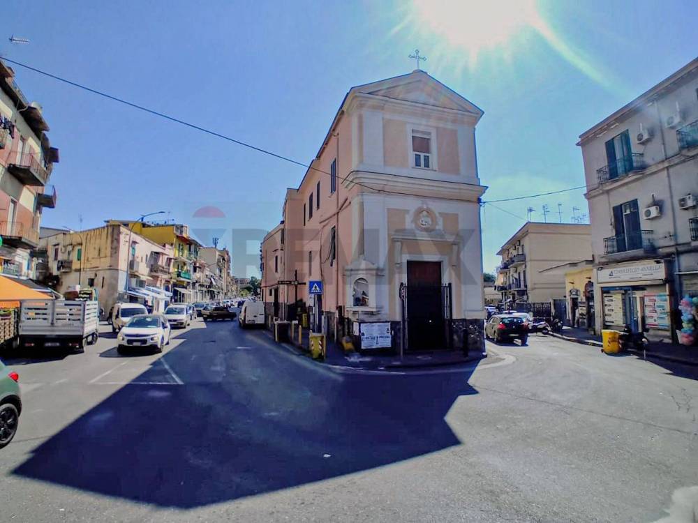 locale commerciale in affitto a Napoli