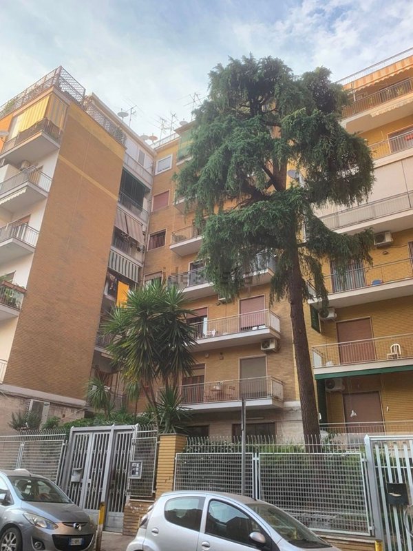 appartamento in affitto a Napoli in zona San Carlo all'Arena