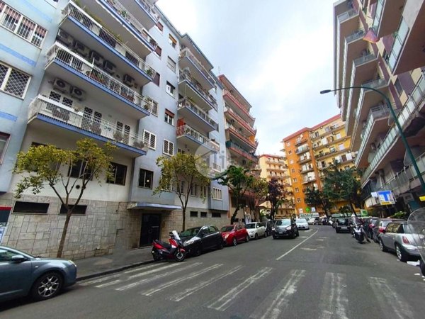 locale commerciale in affitto a Napoli in zona Arenella