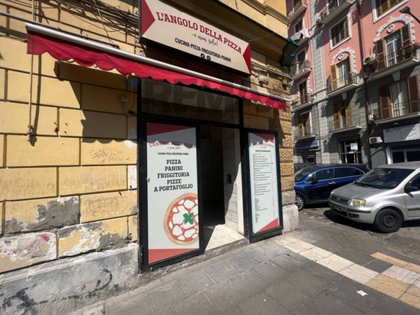 negozio in affitto a Napoli in zona Fuorigrotta