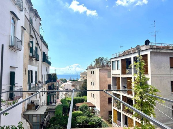 appartamento in affitto a Napoli in zona Chiaia