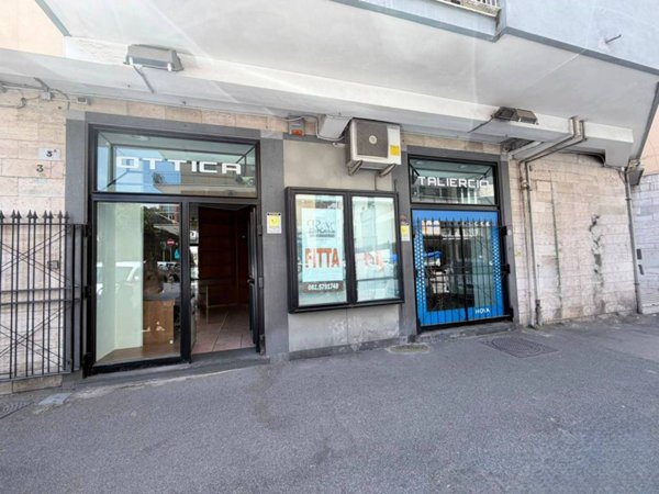 negozio in affitto a Napoli in zona Arenella