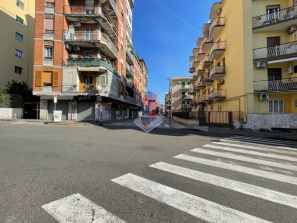 negozio in affitto a Napoli in zona Bagnoli