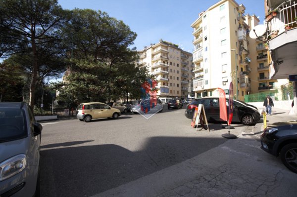 locale commerciale in affitto a Napoli in zona Bagnoli