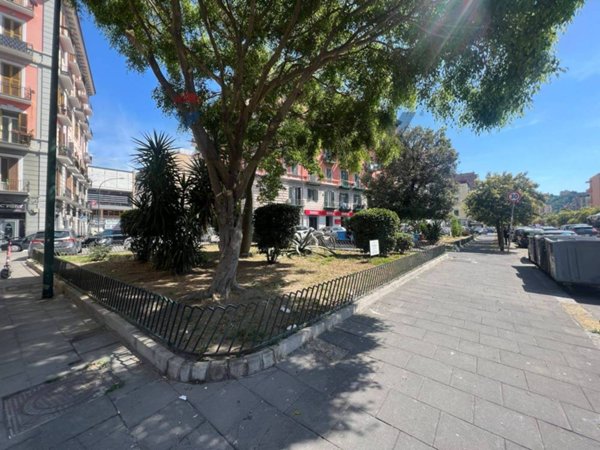 negozio in affitto a Napoli in zona Fuorigrotta