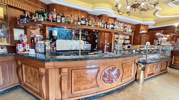 negozio in affitto a Napoli in zona Vicaria