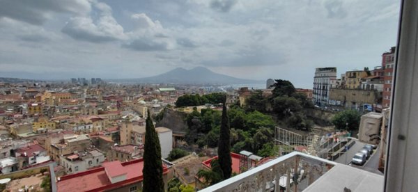 appartamento in affitto a Napoli in zona Chiaia