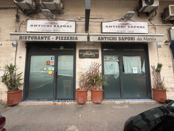 negozio in affitto a Napoli in zona Fuorigrotta