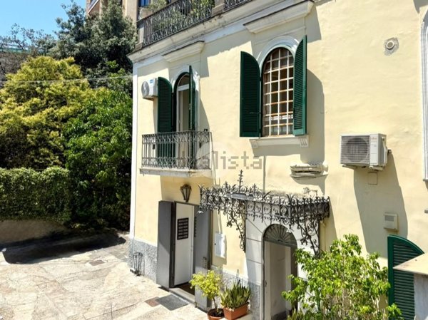 appartamento in affitto a Napoli in zona Chiaia