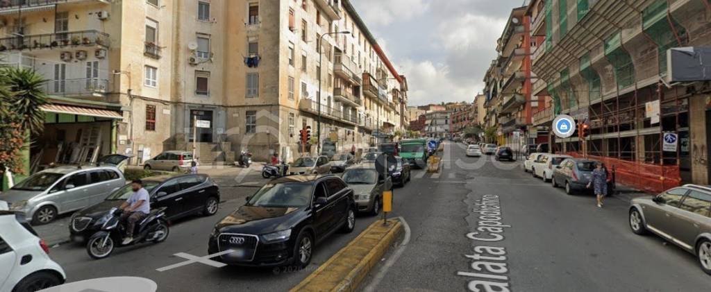 negozio in affitto a Napoli in zona Capodichino