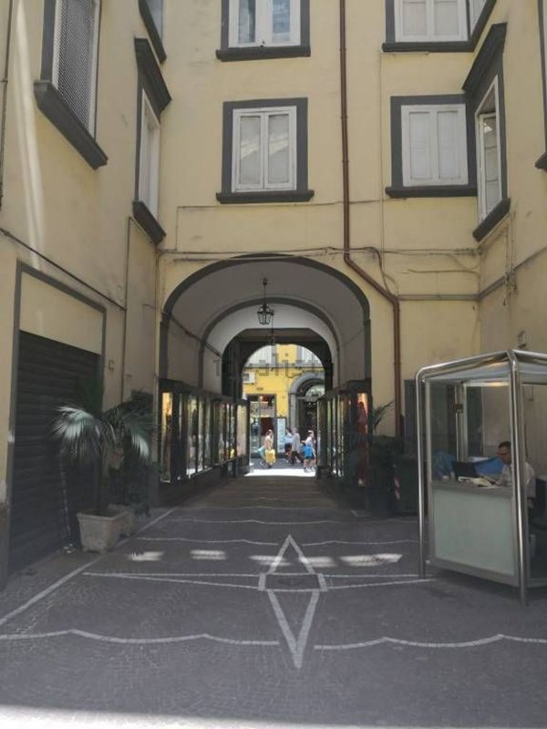 ufficio in affitto a Napoli in zona San Ferdinando