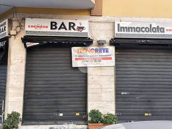 negozio in affitto a Napoli in zona Arenella