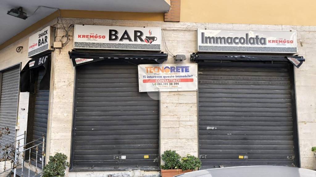 negozio in affitto a Napoli in zona Arenella