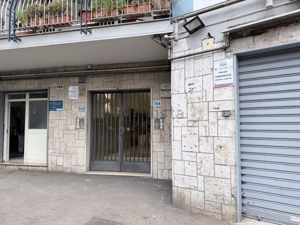 locale commerciale in affitto a Napoli in zona Arenella