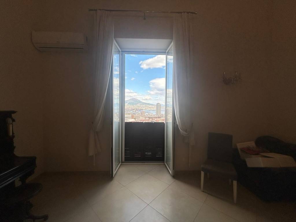appartamento in affitto a Napoli in zona Chiaia