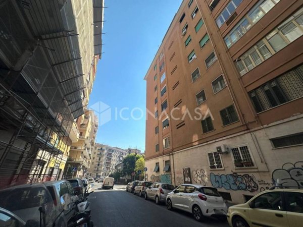 negozio in affitto a Napoli in zona Arenella
