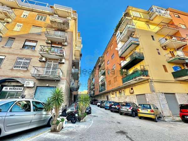 locale commerciale in affitto a Napoli in zona Bagnoli