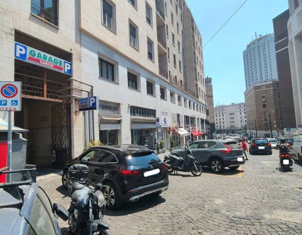 locale di sgombero in affitto a Napoli in zona Montecalvario