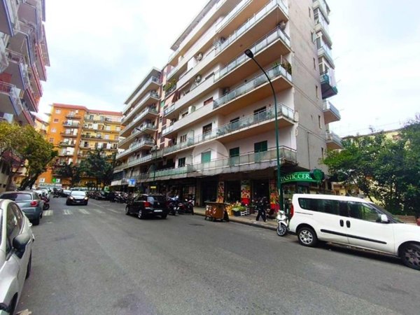 negozio in affitto a Napoli in zona Arenella